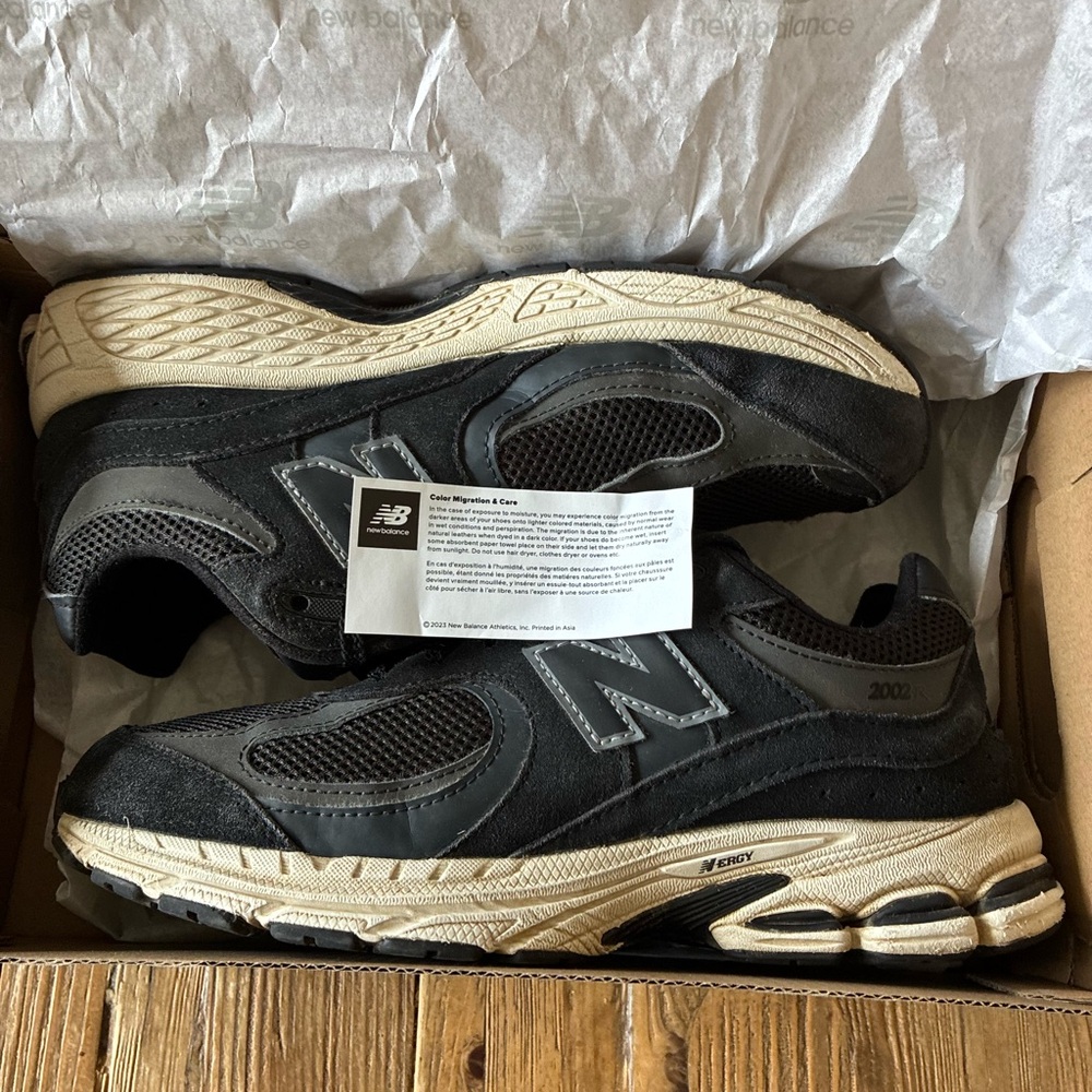 New Balance Men's Black and Cream Sneakers